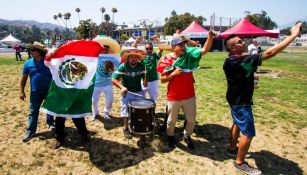 Seguidores del Tri, felices previo al juego entre México y Jamaica	