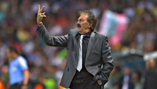 Ricardo La Volpe lanza un órden en el juego León vs América del C2017