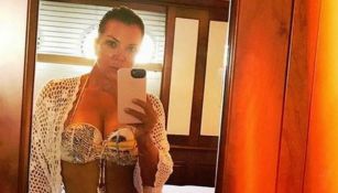 Kris Jenner posa en bikini frente a un espejo