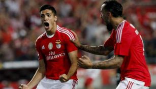 Jiménez celebrando un gol con Benfica
