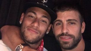 Piqué y Neymar posando para una foto