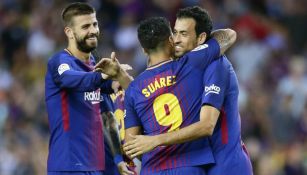 Busquets celebra su gol con Luis Suárez y Gerard Piqué