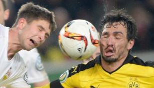 Hummels recibe un fuerte golpe e la cara con un balón