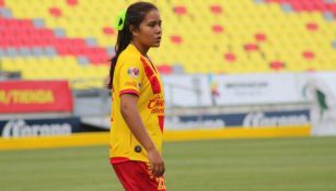 Layla Lucila de la Cruz durante su debut con Monarcas