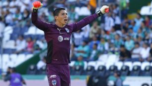 Hugo González celebra uno de los goles de Rayados