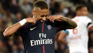 Neymar lamenta una falla en un duelo con el PSG