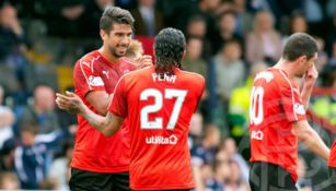 Eduardo Herrera festeja con Carlos Peña su gol con Rangers 