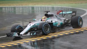Hamilton recorre el circuito de Monza en su monoplaza