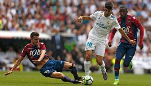 Asensio conduce balón en juego contra Levante 