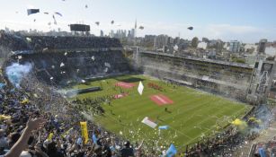 Aficionados aplauden en el Boca Juniors-River Plate