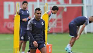 Aris Hernández, durante un entrenamiento con Chivas