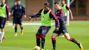 Carlos Peña, en un entrenamiento con los Rangers 