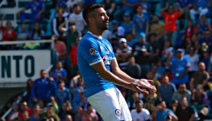 Ariel Rojas se lamenta en un partido con Cruz Azul