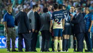 Piojo, durante los reclamos tras el partido del América