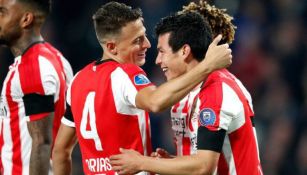 Lozano festeja gol con el Eindhoven