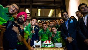 Jugadores del Tri parten el pastel en la India