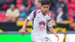 Diego Laínez en un partido con América