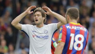 Marcos Alonso se lamenta durante el juego frente al Crystal Palace