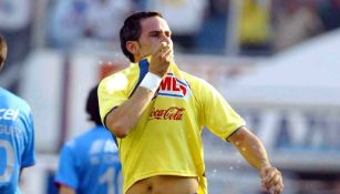 Áaron Padilla celebra un gol contra el Cruz Azul 