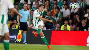 Guardado intenta un disparo frente al Valencia 