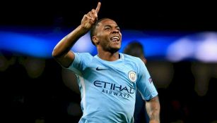 Raheem Sterling festeja un gol con el Manchester City