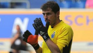 Iker Casillas durante partido con el Porto