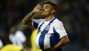 Jesús 'Tecatito' Corona clebra su gol con el Porto frente al Paços de Ferreira