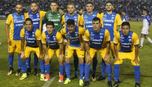 Los jugadores de San Luis posan para la foto previa a un juego de Ascenso