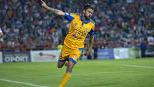 Sobis festejando un gol con la camiseta de Tigres