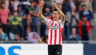 Chucky Lozano celebra gol con el PSV