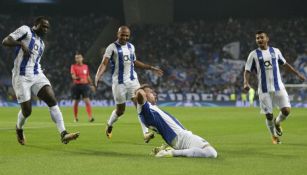 Héctor Herrera festeja el gol que le marcó al Leipzig