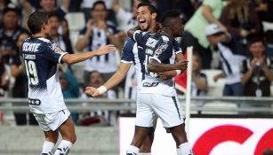 Avilés Hurtado y Jorge Benítez en festejo de gol
