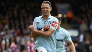 Chicharito festeja su gol contra el Crystal Palace