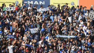 Afición de Gallos blancos apoyan a su equipo durante un juego del A2017