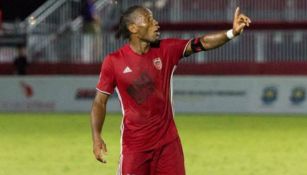 Drogba celebra un gol con Phoenix