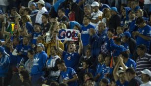 Los aficionados de Cruz Azul celebrando un gol de La Máquina