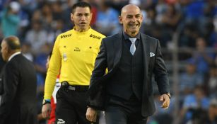 Paco Jémez festeja pase de Cruz Azul a Liguilla