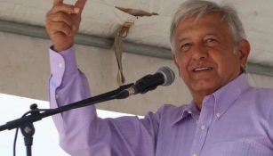 Andrés Manuel López Obrador dando un discurso en un evento