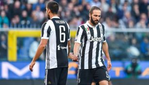 Higuaín y Khedira, durante el juego entre Juventus y Barcelona