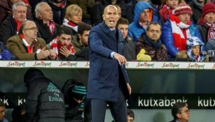 Zinedine Zidane lanza un grito entre el Athletic y el Real Madrid