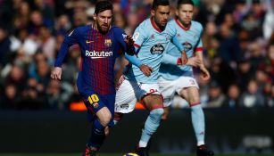 Messi conduce el balón frente al Celta en España 