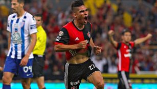 José Madueña festeja un gol con Atlas