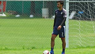 Alanís, durante un entrenamiento de Chivas 