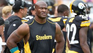 El linebacker James Harrison en un partido con  Steelers