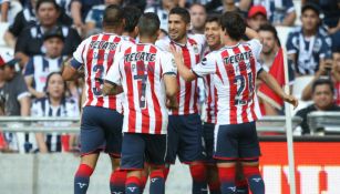 Chivas festeja gol de Jair Pereira frente a Monterrey en el A2017