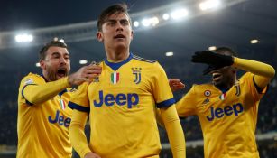 Dybala festeja una anotación con Juventus