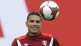 Paolo Guerrero durante un entrenamiento con su selección 