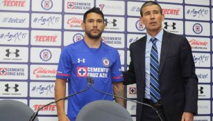 Walter Montoya en su presentación junto a Eduardo de la Torre