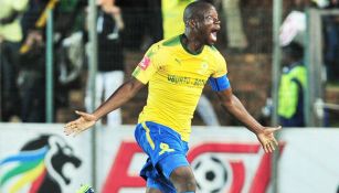 Hlompho Kekana festeja anotación con Mamelodi Sundowns FC