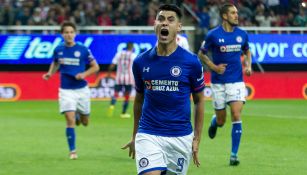 Felipe Mora, festejando tras anotar el empate contra Chivas